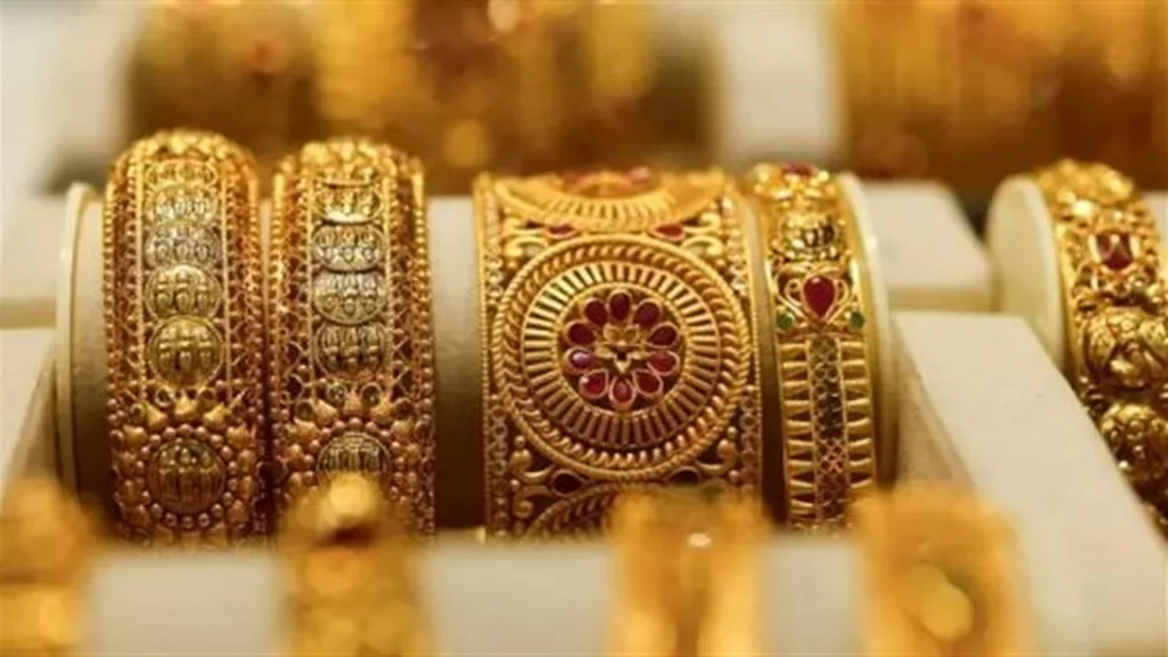 كيف تؤثر التوترات العالمية على تحركات أسعار الذهب وتوجهات المستثمرين الحالية؟